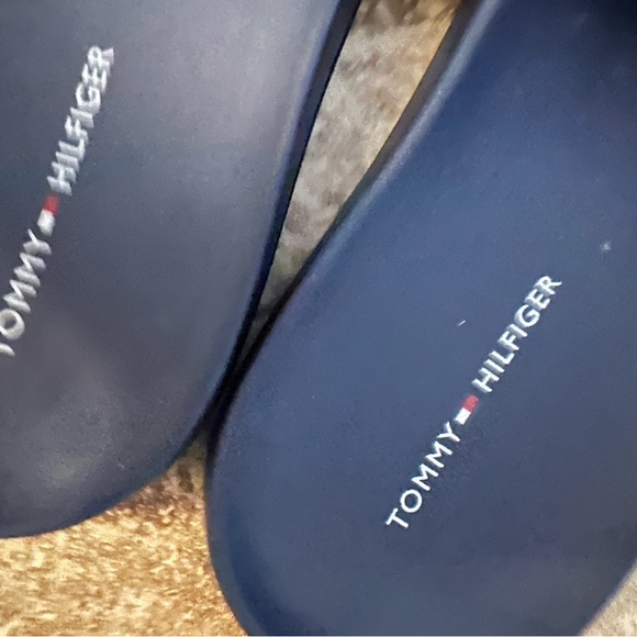Size 6 Woman’s Tommy Hilfiger Sandals - Picture 7 of 7